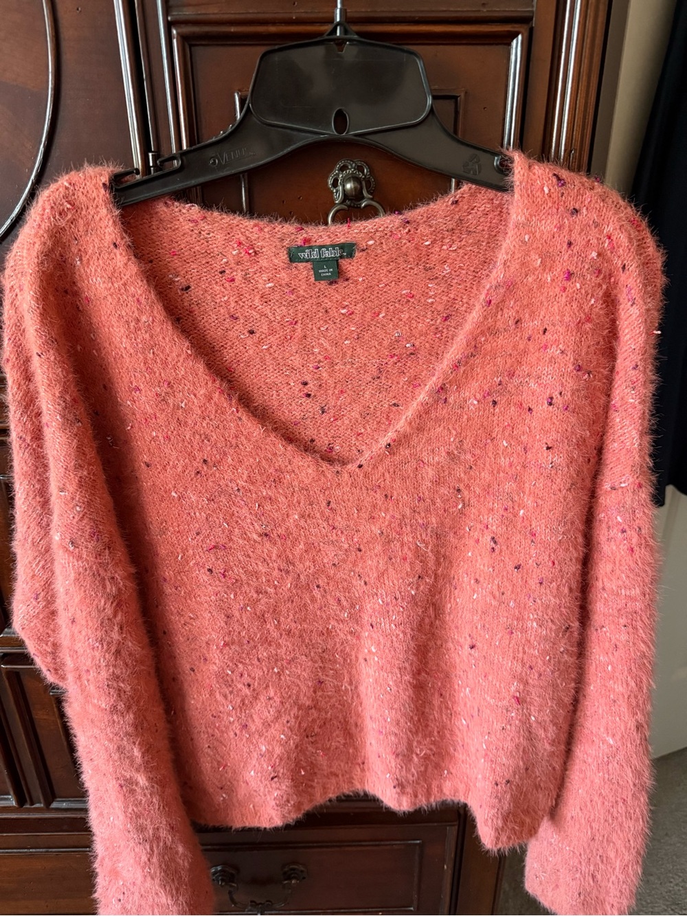 Wildfire Soft Knit V-Neck Sweater in Coral Size L